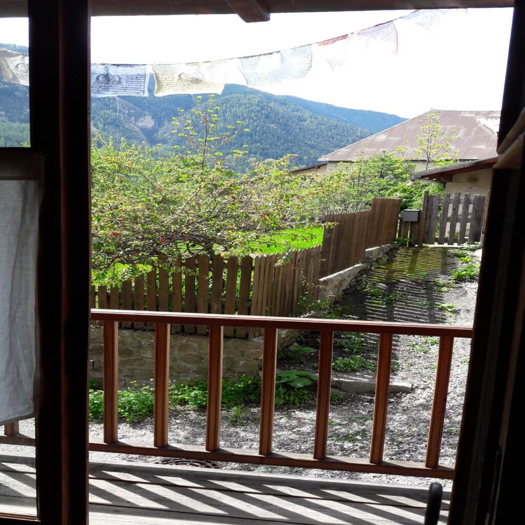 La vue du balcon depuis l'Abri du village, le nouveau refuge bientôt disponible à la location