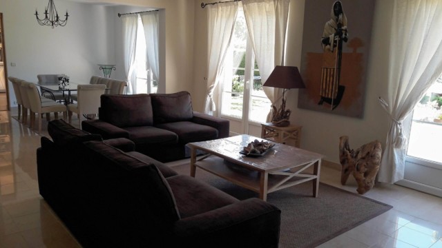 Le salon de la Bastide du Beauvallon, une villa à la location dans le Var.