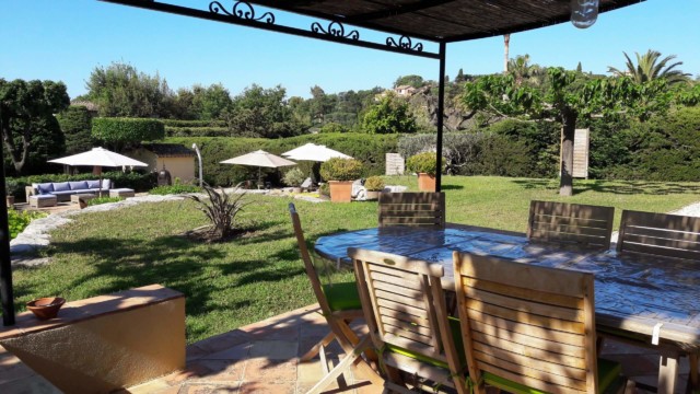 Le jardin de la Bastide du Beauvallon, une maison à la location dans le Golfe de Saint-Tropez.