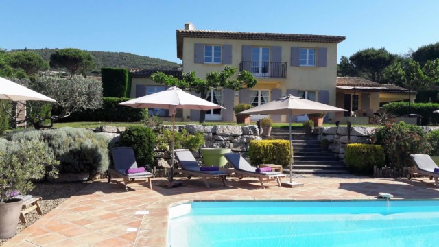 La Bastide du Beauvallon, une villa à la location avec piscine dans le Golfe de Saint-Tropez.