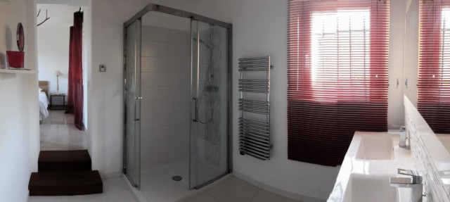 Une salle de bain de la Bastide du Beauvallon, une villa à la location dans le Var.